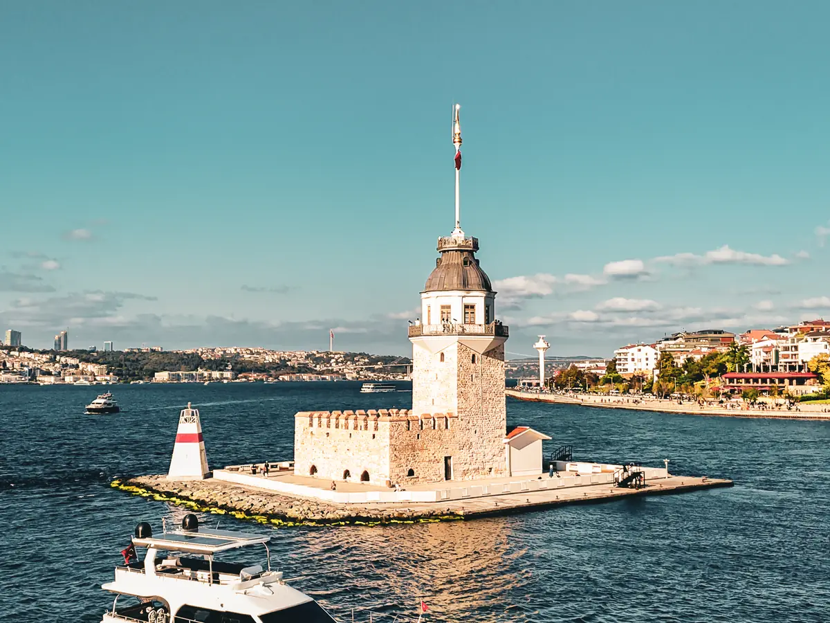 Turlar ve Yemek — İstanbul Boğazı tekne kiralama